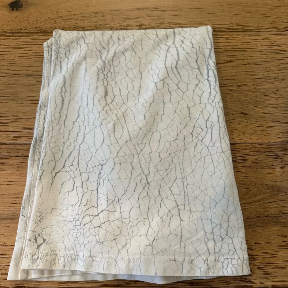 Lululemon All Yours Tank Top, Thread White Silver Drop, Size 4 - Picture 4 of 4